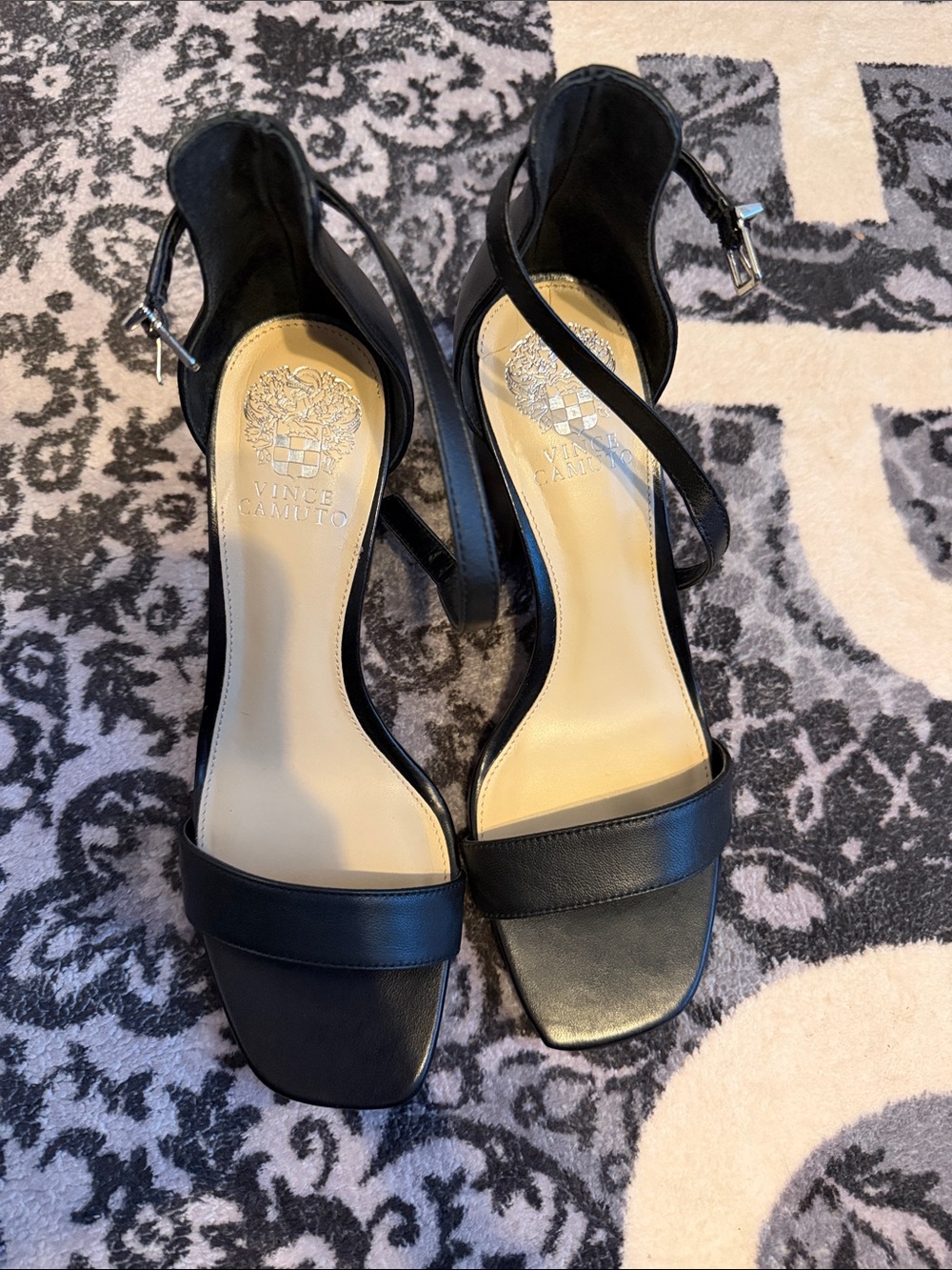 8 1/2 Vince Camuto Black Leather Cross-Strap Heeled Sandals